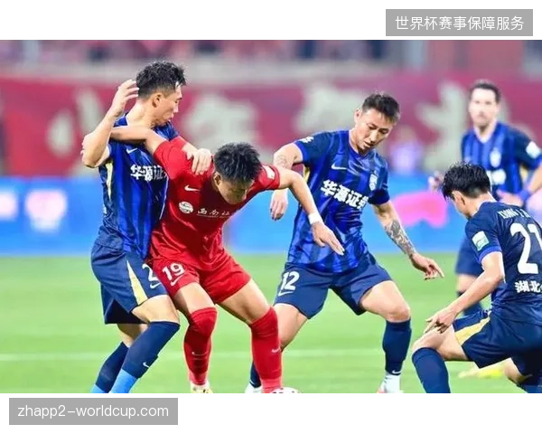 升班马重庆铜梁龙半程表现惊艳，球队凭借坚韧的防守反击战术稳居联赛次席